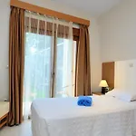 Horizon Line Villa *