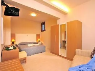 Horizon Line Villa *