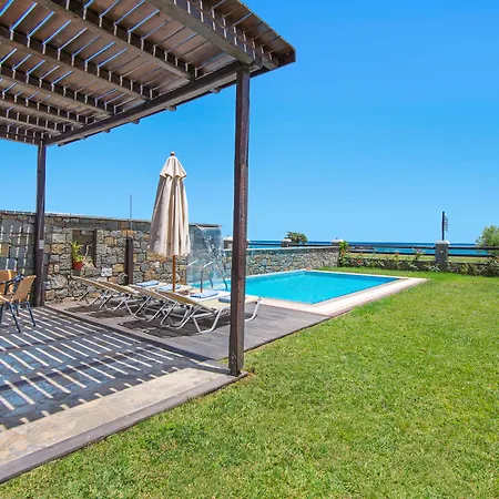 Villa Horizon Line