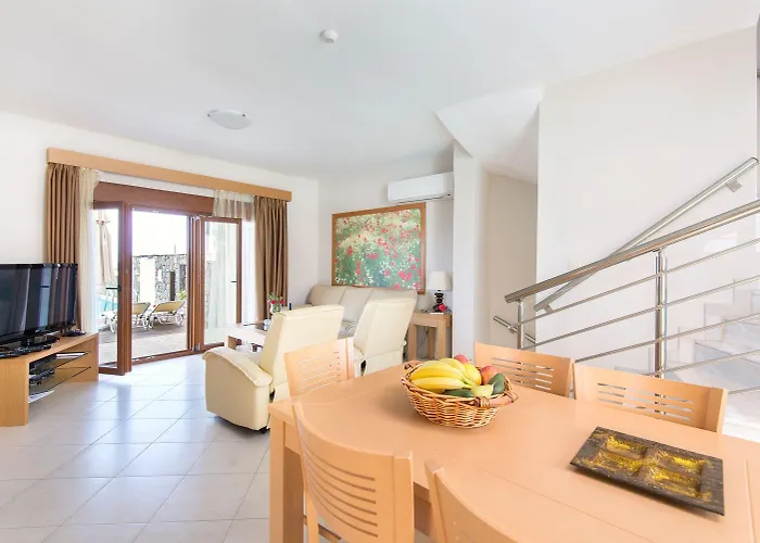 Horizon Line Villa *