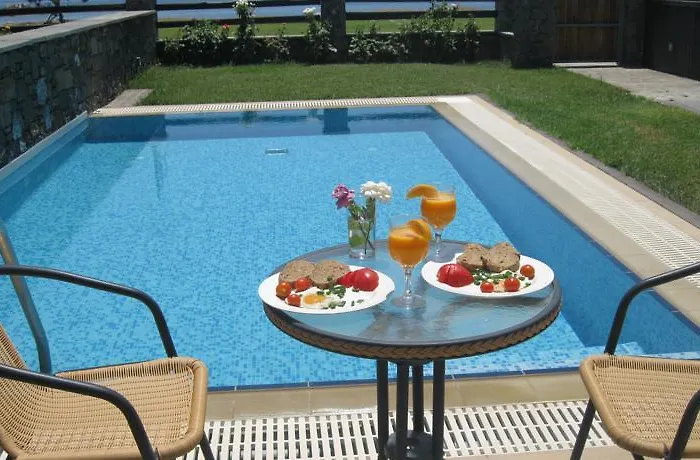 Villa Horizon Line *